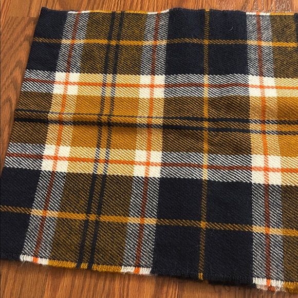 Old Navy Men’s Scarf - Picture 5 of 10
